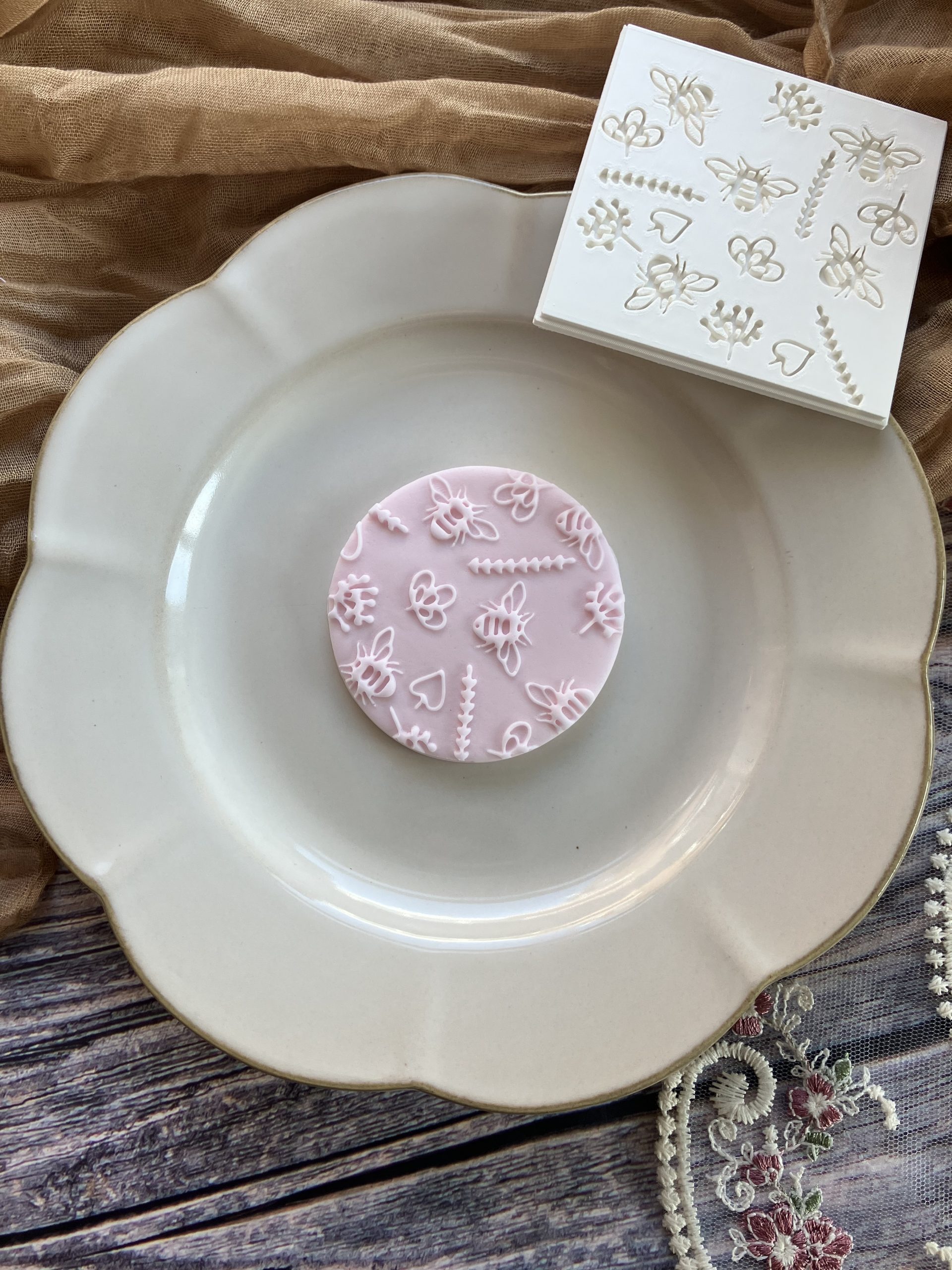 Bee and Plant Pattern Fondant Stamp Embosser, Bumble Bee, Winnie The Pooh