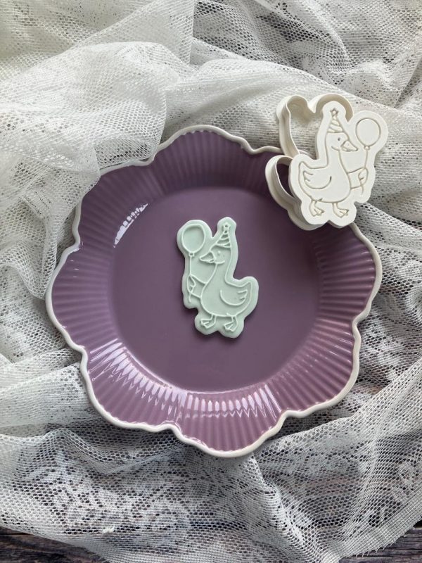 Party Goose Cookie Cutter & Fondant Embosser – Balloon & Hat Design (8cm) - Image 2
