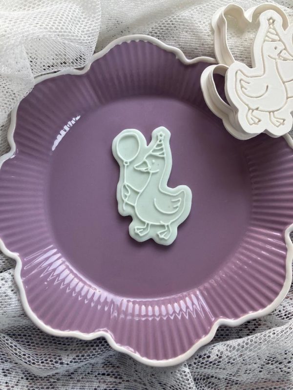 Party Goose Cookie Cutter & Fondant Embosser – Balloon & Hat Design (8cm) - Image 4